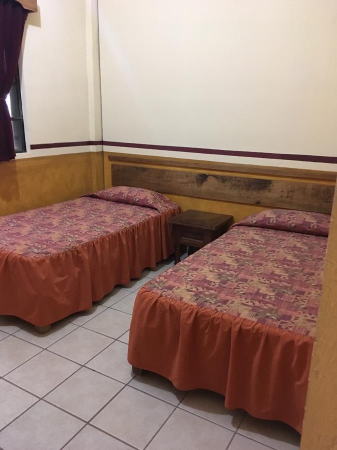 莱昂Quinta San Agustin公寓式酒店 外观 照片